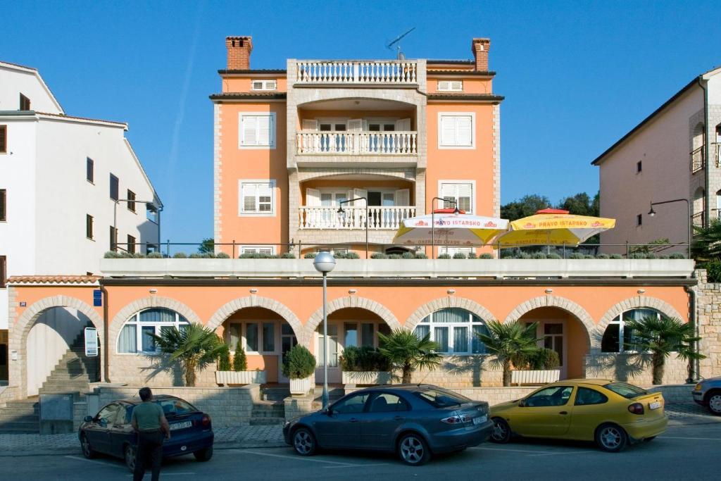 Apartments Valentino เวอร์ซาร์ ภายนอก รูปภาพ